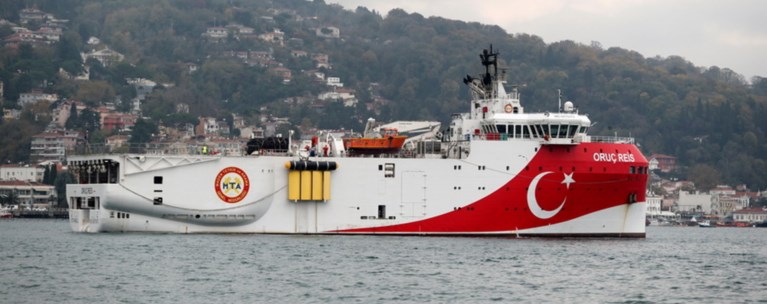 Το Όρουτς Ρέις ανατολικά της Ρόδου συνοδεία πέντε πολεμικών πλοίων