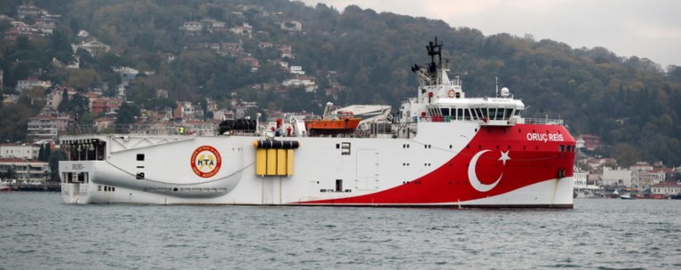 Το Όρουτς Ρέις ανατολικά της Ρόδου συνοδεία πέντε πολεμικών πλοίων