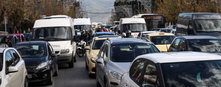 κινηση δρομος αυτοκινητα