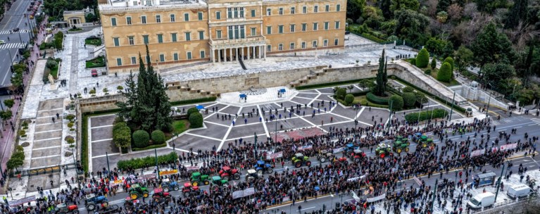 αγροτες συνταγμα