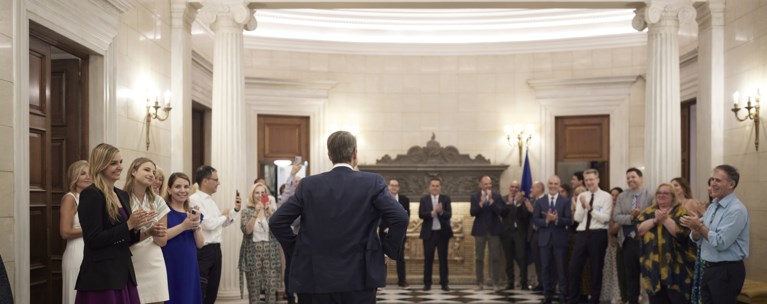 Μητσοτάκης Μαξίμου με συνεργάτες