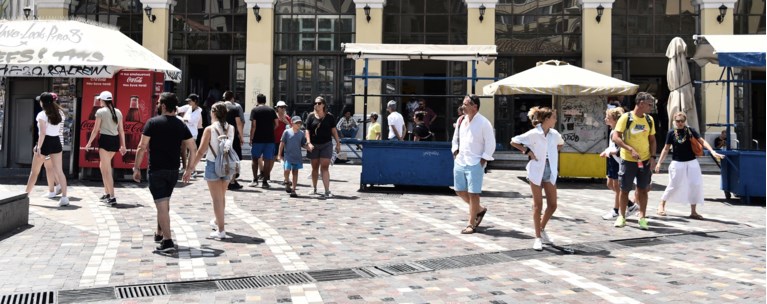 Κέντρο Αθήνας με τουρίστες- Μοναστηράκι