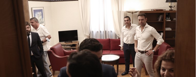 Τσίπρας Κασσελάκης στη Βουλή