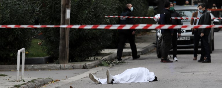 Μαφιόζικο χτύπημα στα Βριλήσσια: "Τον γάζωσαν" με 10 σφαίρες | Ελλάδα Ειδήσεις