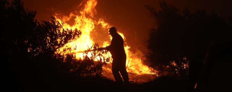 φωτια πεντελη