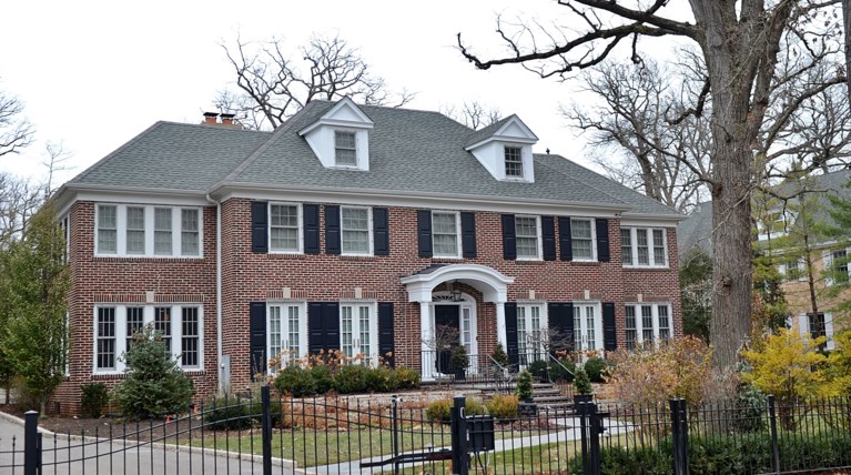 μονοσ στο σπιτι