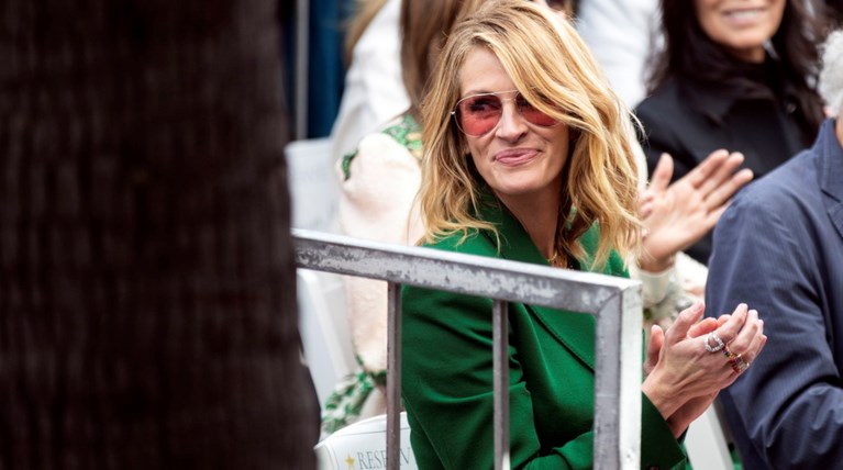 JULIA ROBERTS