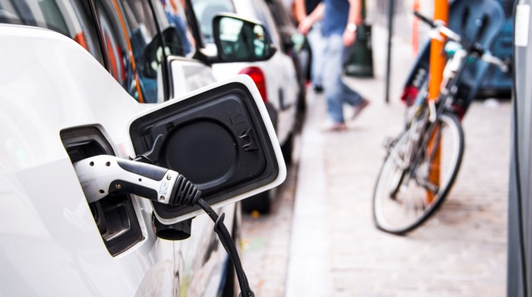 Avis_Electric Car