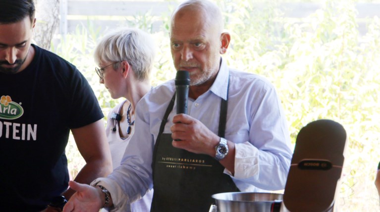 Στέλιος Παρλιάρος