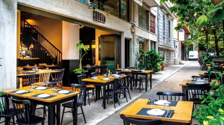 10 εστιατόρια στην Αθήνα που μυρίζουν ακόμη καλοκαίρι