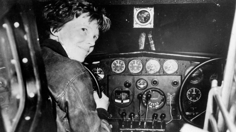 Τα Εθνικά Αρχεία των ΗΠΑ δημοσιοποίησαν τα αρχεία της Αμέλια Ερχαρτ που είχε υποσχεθεί ο Τραμπ