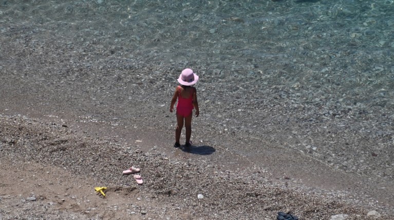 κοριτσακι θαλασσα