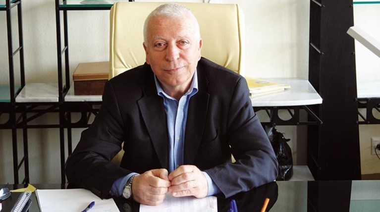 Μουτζούρης