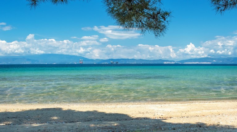 H βραβευμένη με Γαλάζια Σημαία παραλία στο Δασύλλιο Πρίνου