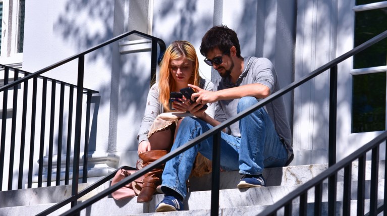ζευγαρι κινητο τηλεφωνο