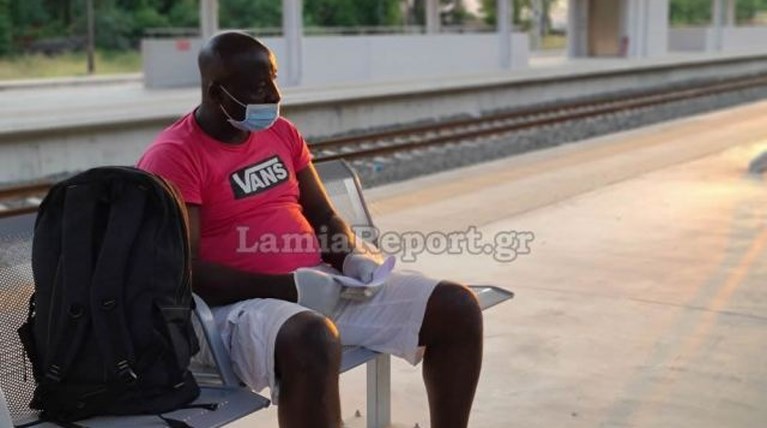 Prosfygas_Treno_Lamia_05082020