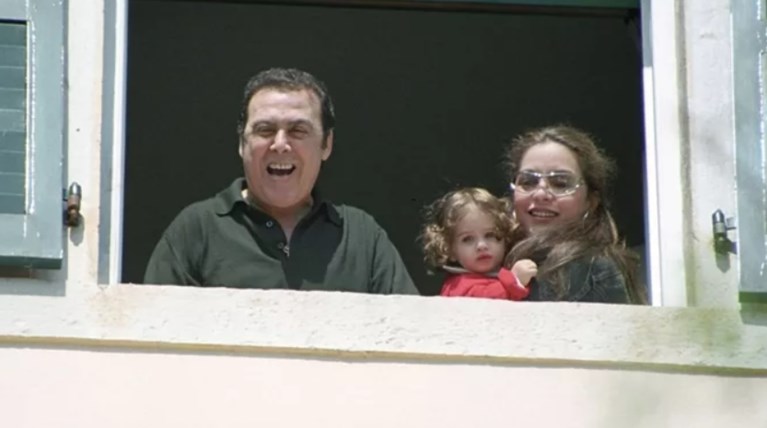21 χρόνια πριν | Όταν η Άντζελα Γκερέκου και ο Τόλης Βοσκόπουλος έκαναν Πάσχα στην Κέρκυρα