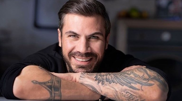 Άκης Πετρετζίκης