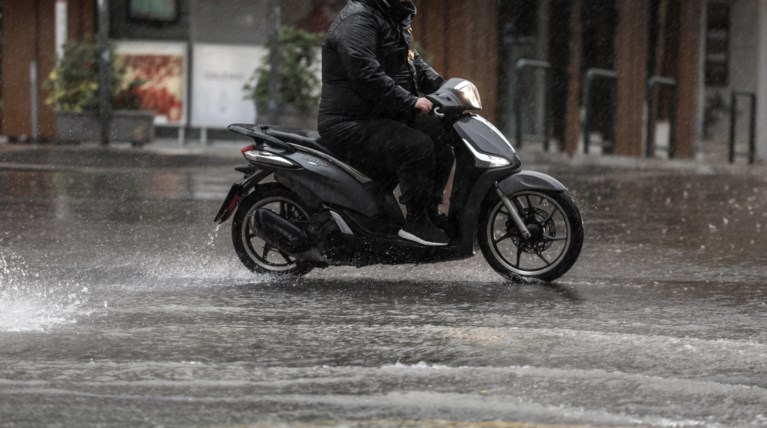 Καταρρακτώδης βροχή