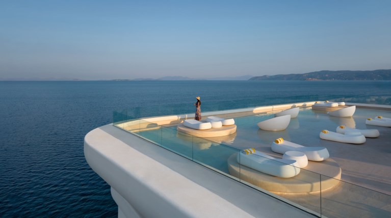 .Isla Brown Corinthia