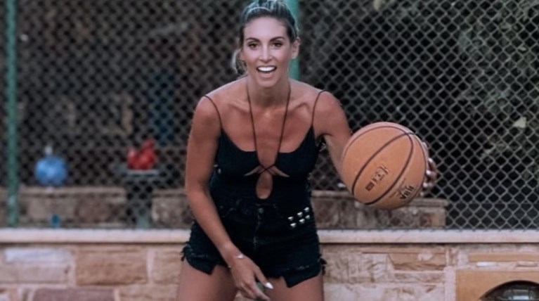 Αθηνά Οικονομάκου