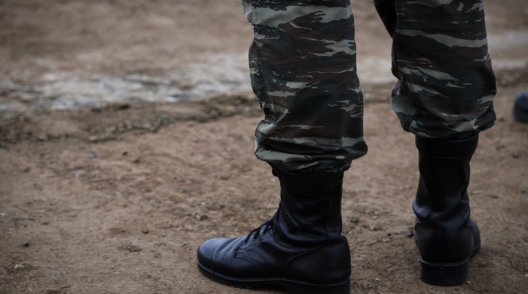 στρατιωτησ
