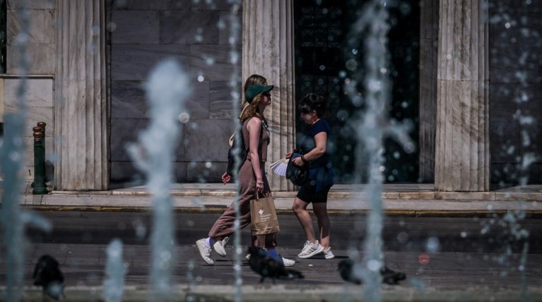 καυσωνας αθηνα ζεστη συντριβανι