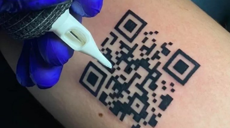 covid QR TATTOO.