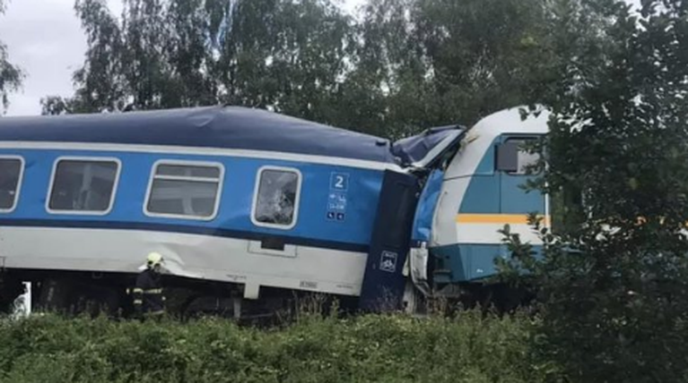 Σύγκρουση τρένων