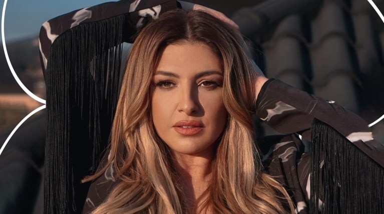 Έλενα Παπαρίζου