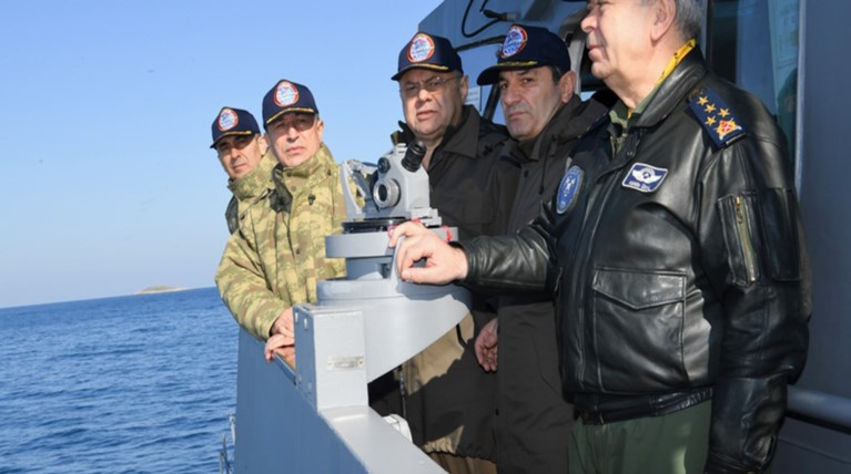tourkikos stolos