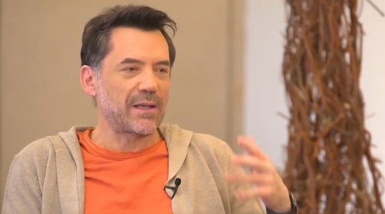 Θάνος Καλλίρης