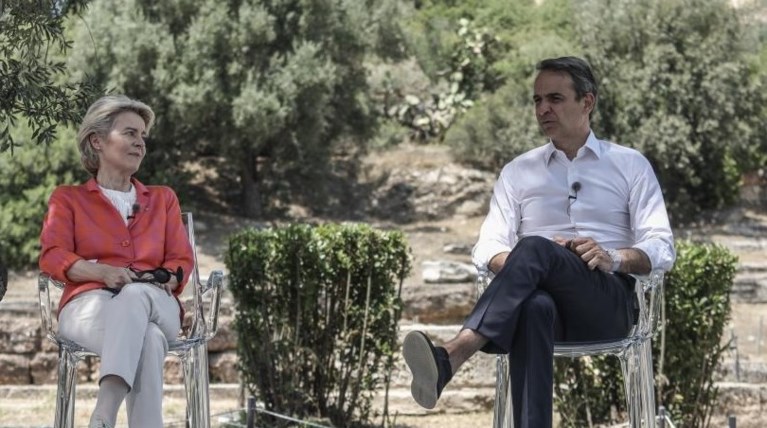 ΟΥΡΣΟΥΛΑ ΦΟΝ ΝΤΕΡ ΛΑΪΕΝ