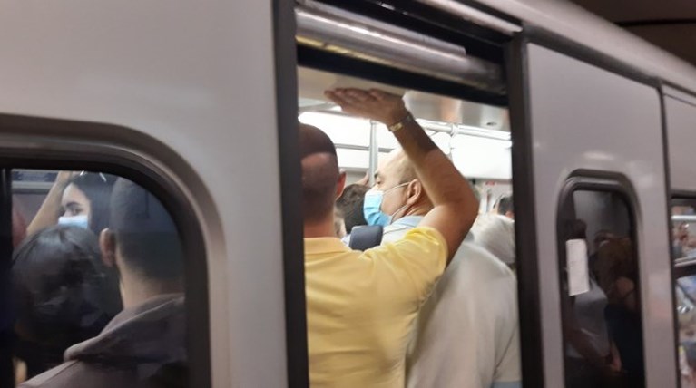 Μετρό Συνωστισμός Σύνταγμα Πόρτες