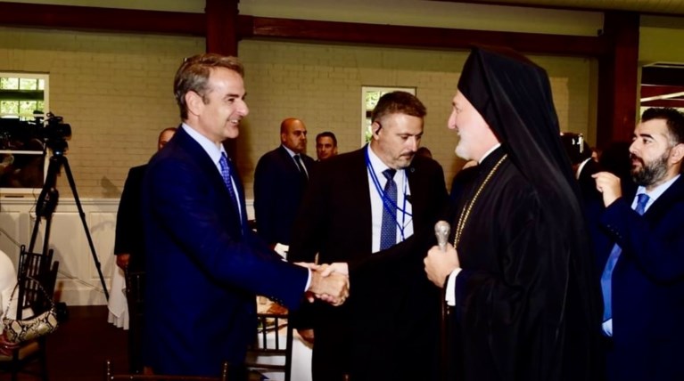 ελπιδοφορος με μητσοτακη
