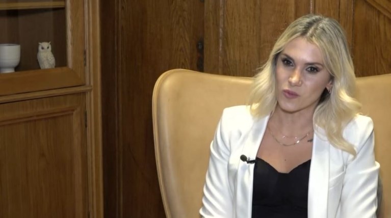 δωρα τσαμπαζη