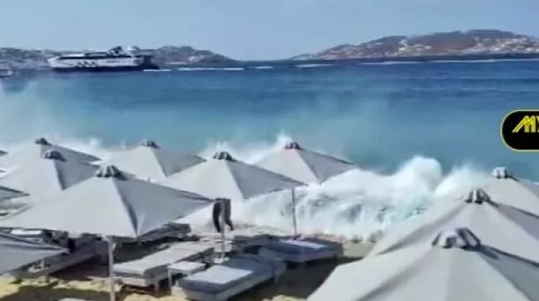 ΤΣΟΥΝΑΜΙ ΜΥΚΟΝΟΣ