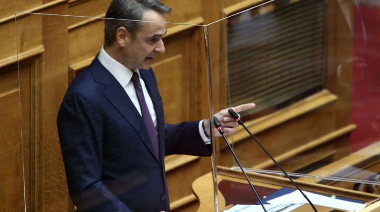 Μητσοτάκης βουλή κουνάει το δάχτυλο