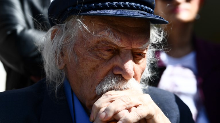 γλέζος