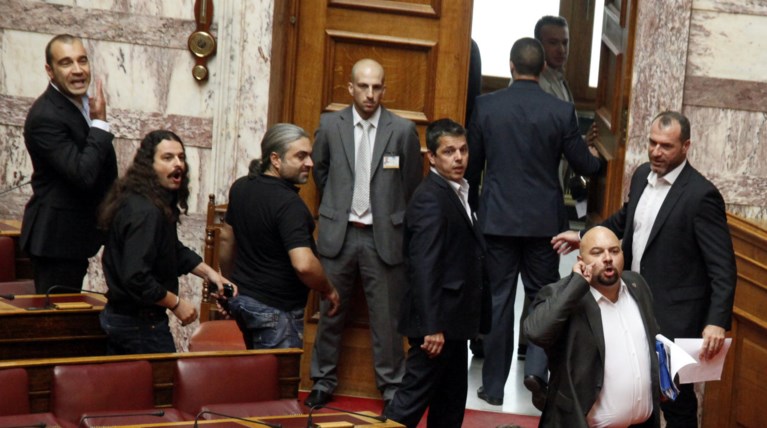 Το σχέδιο για να βγει εκτός νόμου η Χρυσή Αυγή