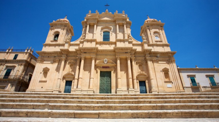 Ιταλία: Χαράτσι στα εκκλησιαστικά ακίνητα υπέρ των δήμων