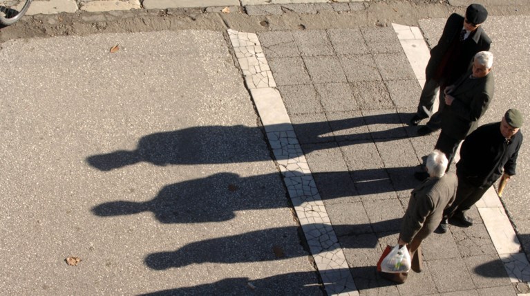 Υποδύονταν τους εφοριακούς και ξεγελούσαν ηλικιωμένους