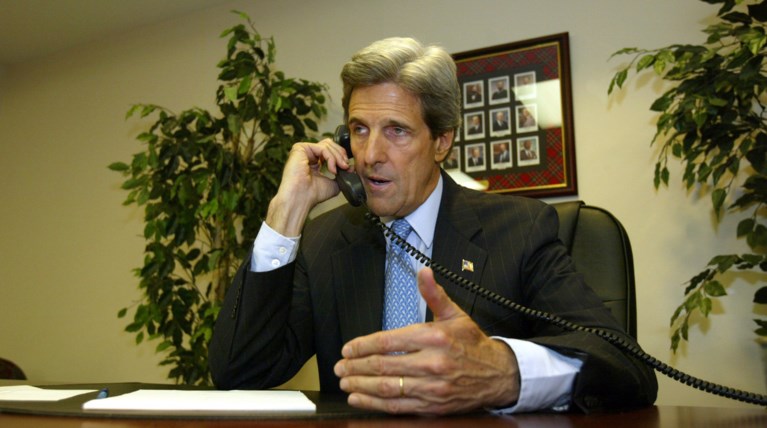 Τηλεφώνημα Κέρι σε Λαβρόφ και Γιατσένιουκ για την επίλυση της ουκρανικής κρίσης