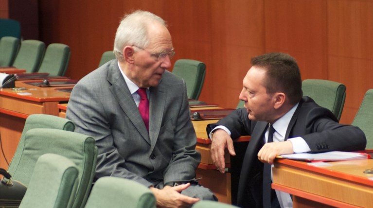 Σόιμπλε: Δεν θα σας δώσουμε βοήθεια με το ζόρι