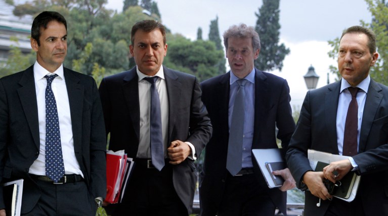 Διαφωνία Τρόικας - Μητσοτάκη για τις απολύσεις του 2015