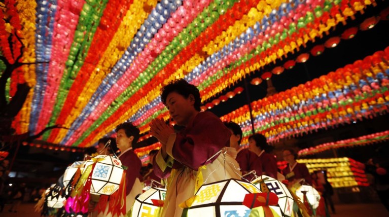 Γιορτάζουν... σκυθρωποί τα γενέθλια του Βούδα