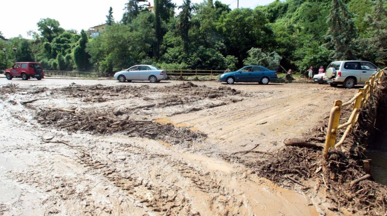 Λάσπη «έπνιξε» χωριό στις Σέρρες