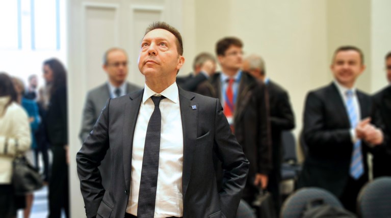 Μαστίγιο και καρότο για το χρέος από το Εurogroup