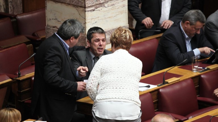 Χ.Α: Με χειροπέδες στη Βουλή