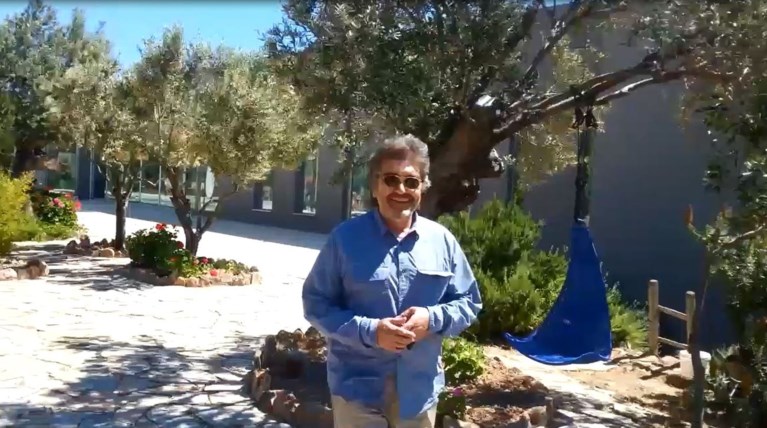 Κ. Βαρώτσος: «Παρακαλώ, περάστε στο σπίτι μου στην Αίγινα»